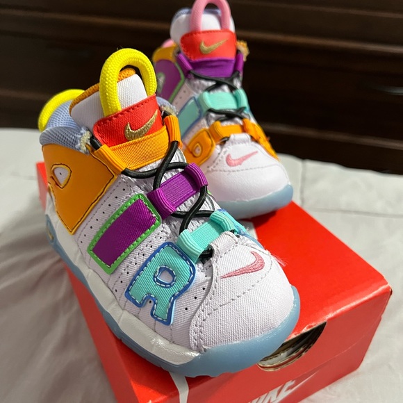 NIKE AIR MORE UPTEMPO
BARELY GRAPE/ORANGE PEEL
BOURGOGNE BRUT/PELURE D'ORANGE - Picture 8 of 8